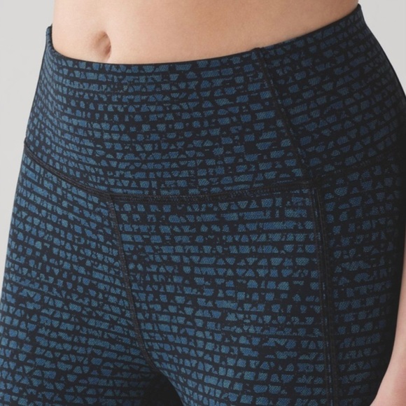 Lululemon Deep Breath Crop Leggings (21" Inseam), Shatter Weave Desert‎ Teal - Picture 6 of 10